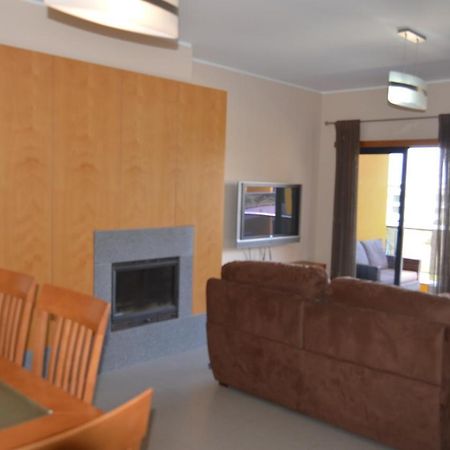 Apartamento frente ao mar com piscina de água salgada Quarteira Esterno foto
