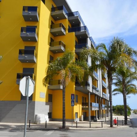 Apartamento frente ao mar com piscina de água salgada Quarteira Esterno foto