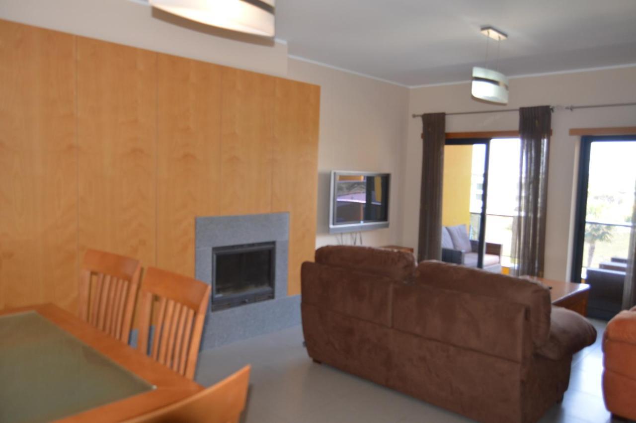 Apartamento frente ao mar com piscina de água salgada Quarteira Esterno foto