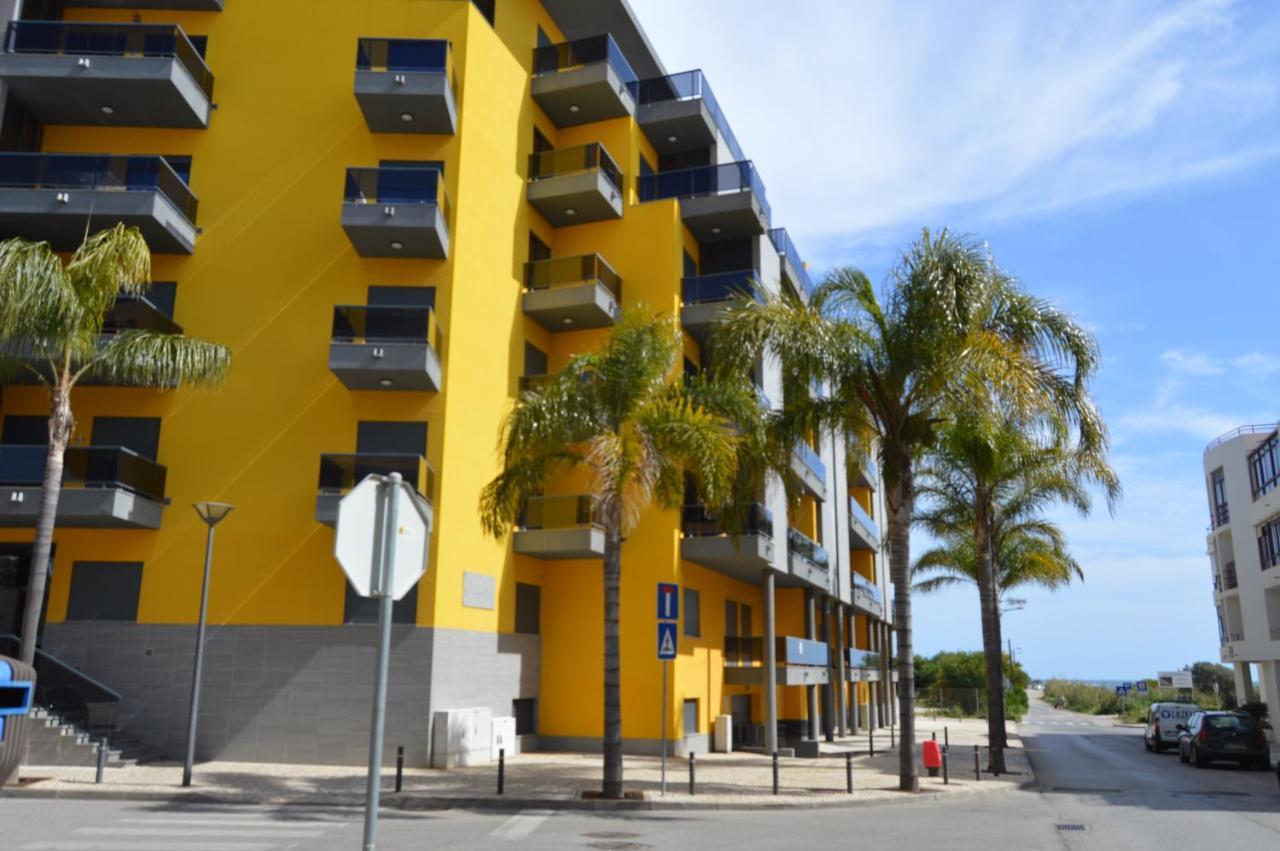 Apartamento frente ao mar com piscina de água salgada Quarteira Esterno foto