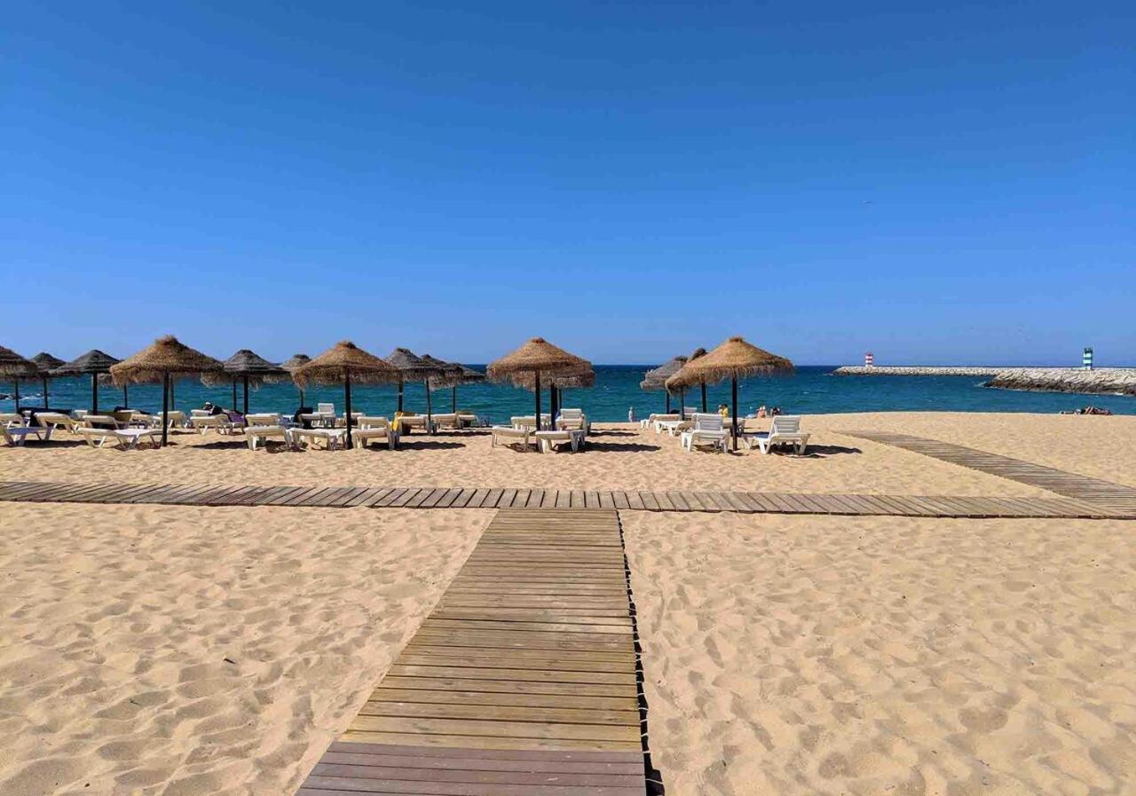 Apartamento frente ao mar com piscina de água salgada Quarteira Esterno foto