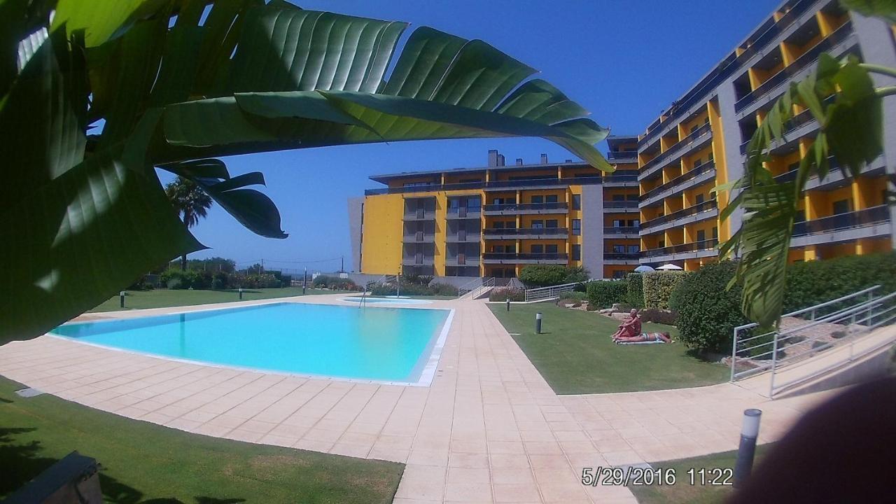 Apartamento frente ao mar com piscina de água salgada Quarteira Esterno foto