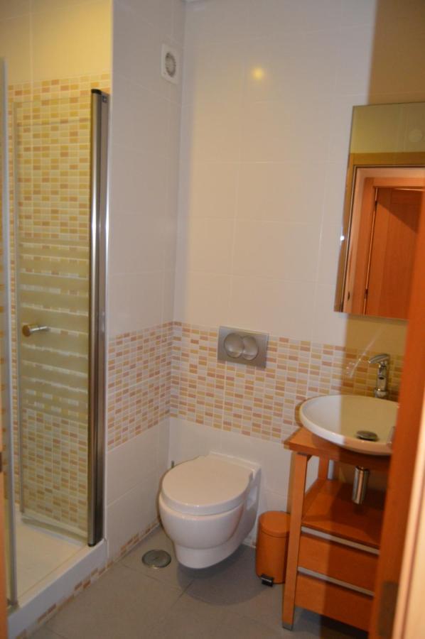 Apartamento frente ao mar com piscina de água salgada Quarteira Esterno foto