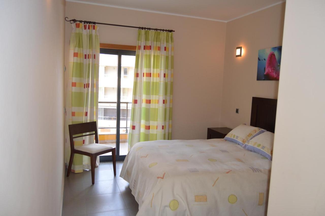 Apartamento frente ao mar com piscina de água salgada Quarteira Esterno foto