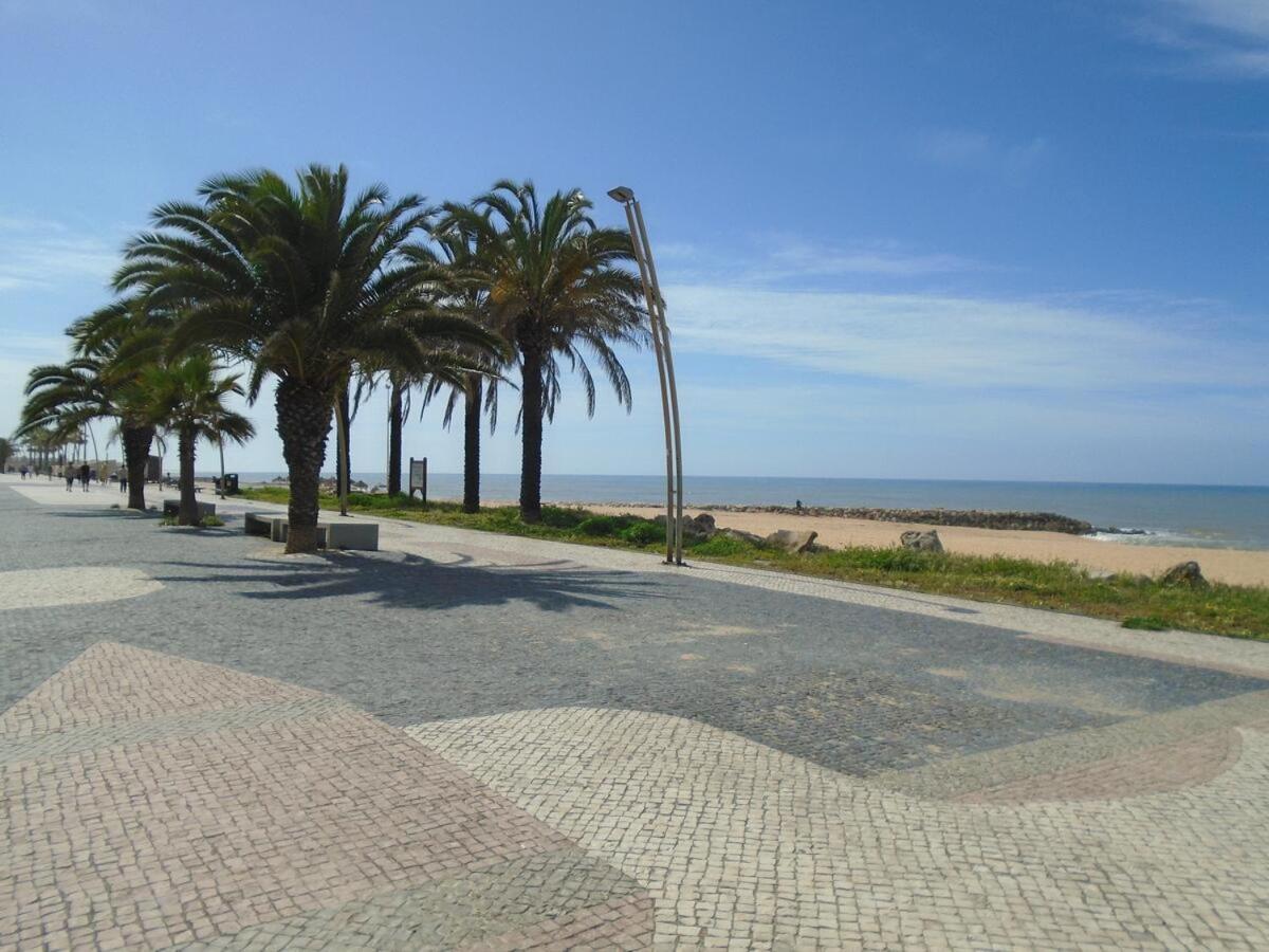 Apartamento frente ao mar com piscina de água salgada Quarteira Esterno foto