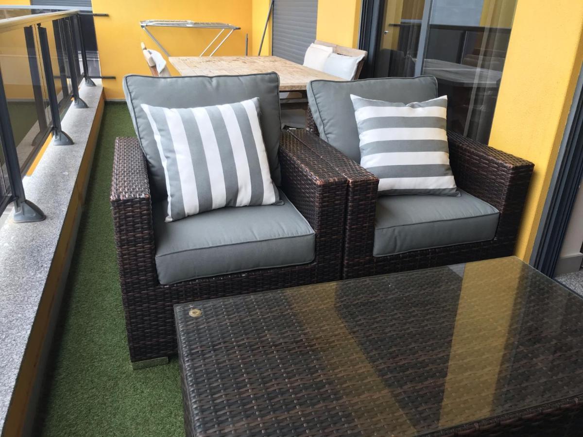 Apartamento frente ao mar com piscina de água salgada Quarteira Esterno foto