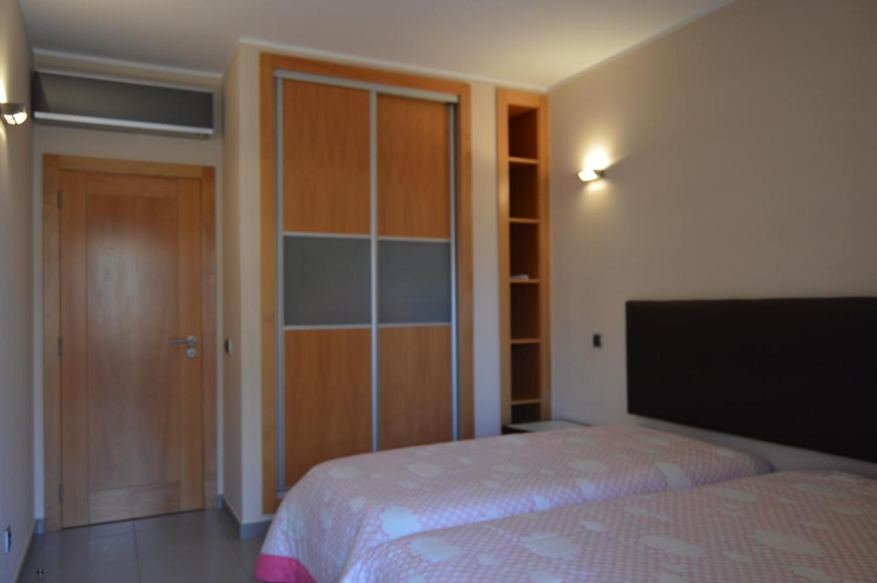 Apartamento frente ao mar com piscina de água salgada Quarteira Esterno foto