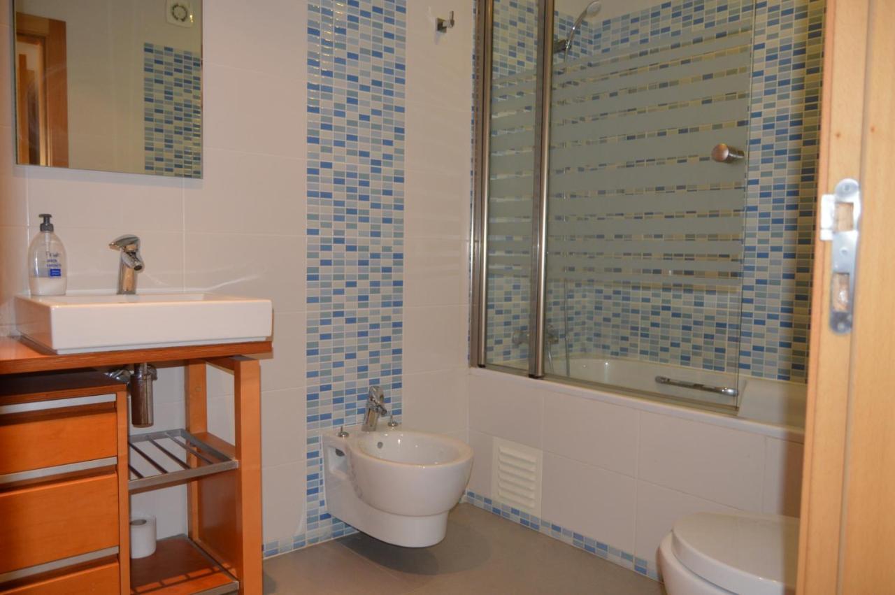 Apartamento frente ao mar com piscina de água salgada Quarteira Esterno foto