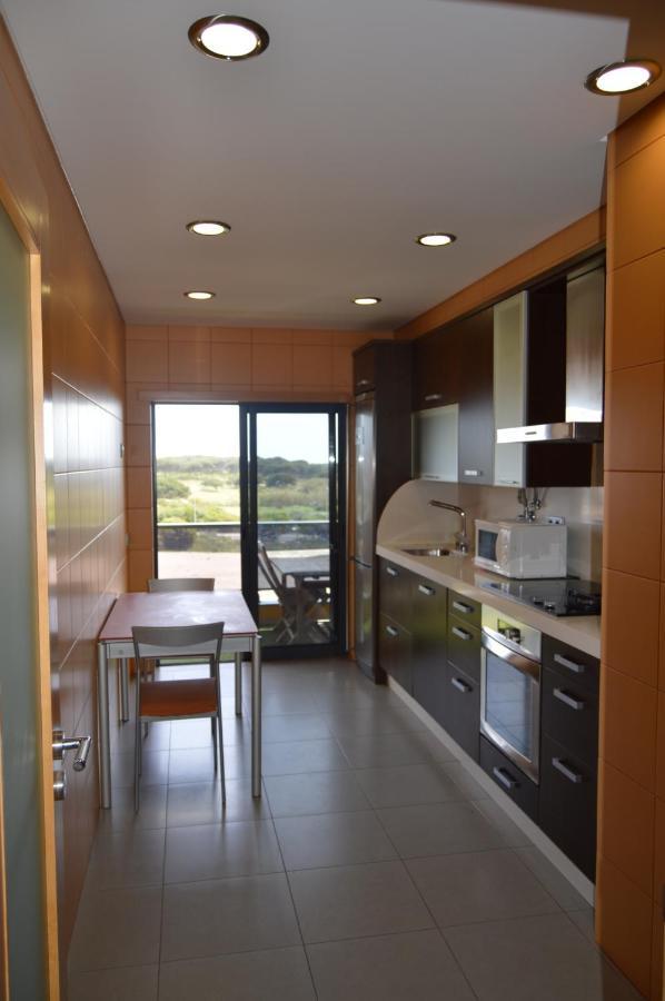 Apartamento frente ao mar com piscina de água salgada Quarteira Esterno foto