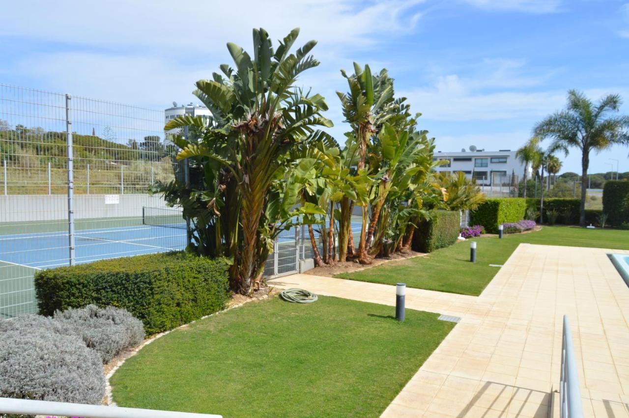 Apartamento frente ao mar com piscina de água salgada Quarteira Esterno foto